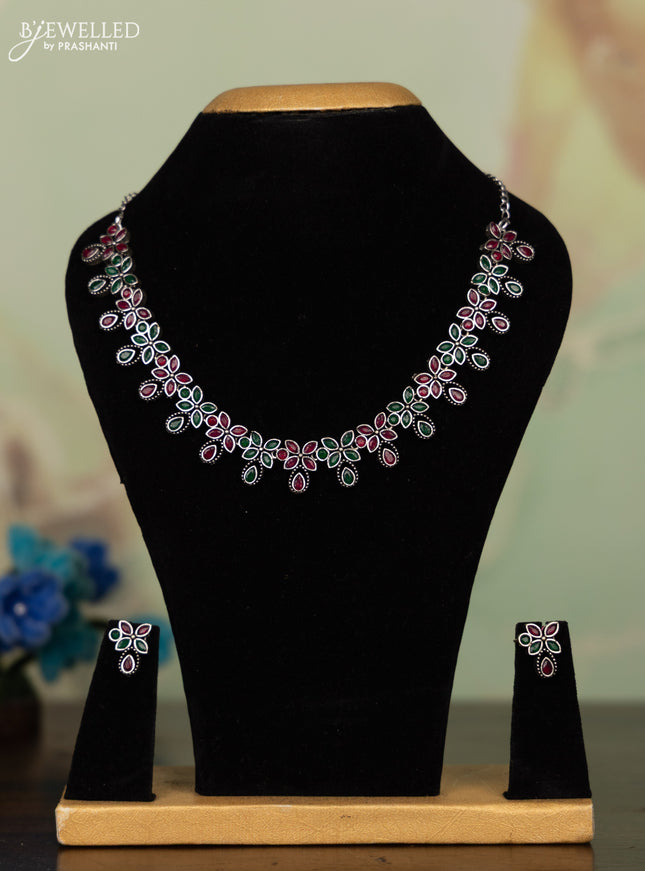Oxidised necklace with kemp stones