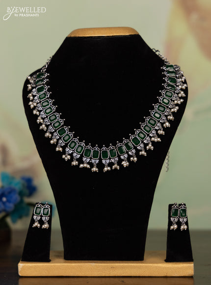 Oxidised necklace with emerald stones and pearl hangings