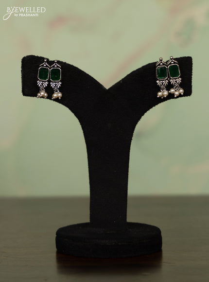 Oxidised necklace with emerald stones and pearl hangings