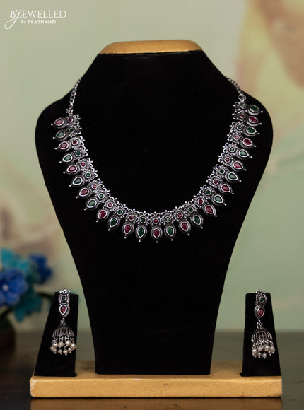 Oxidised necklace with kemp stones