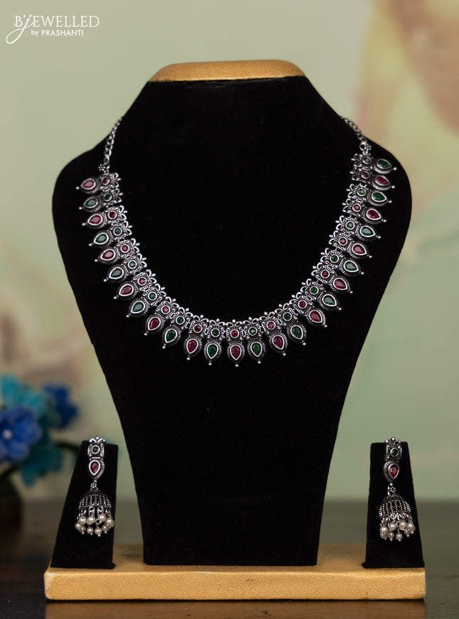 Oxidised necklace with kemp stones