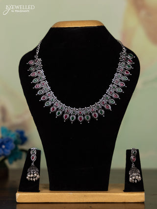 Oxidised necklace with kemp stones