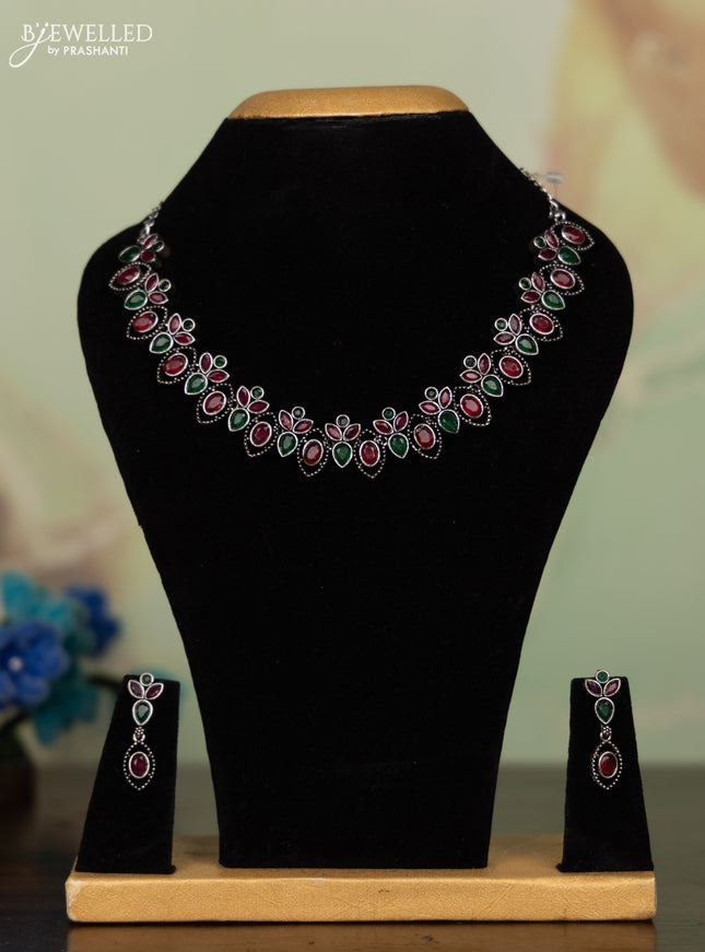 Oxidised necklace with kemp stones