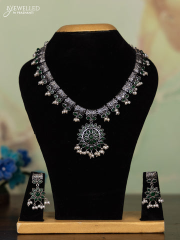 Oxidised necklace with emerald stones and pearl hangings