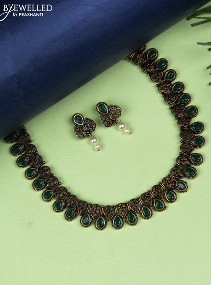 Oxidised necklace with emerald stones in gold finish