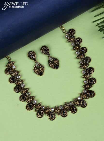Oxidised necklace with black and white stones in gold finish