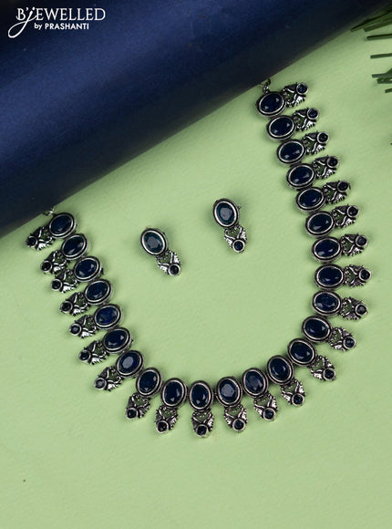 Oxidised necklace with sapphire stones