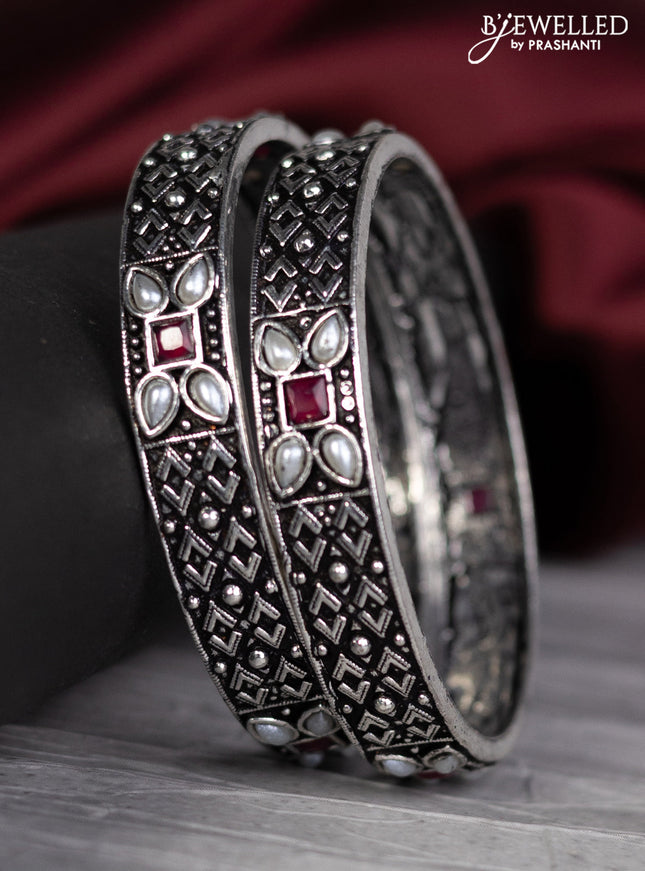 Oxidised bangle with ruby stones and pearl
