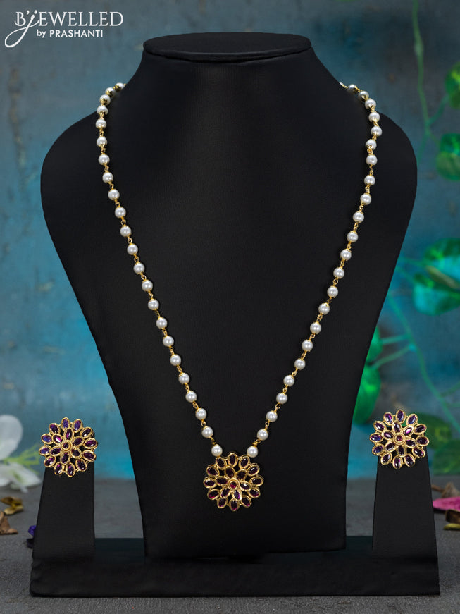 Pearl necklace with pink kemp and floral pendant