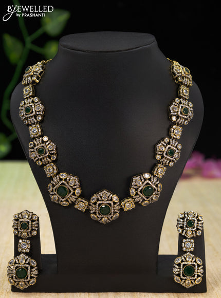 Necklace with emerald and cz stones in victorian finish