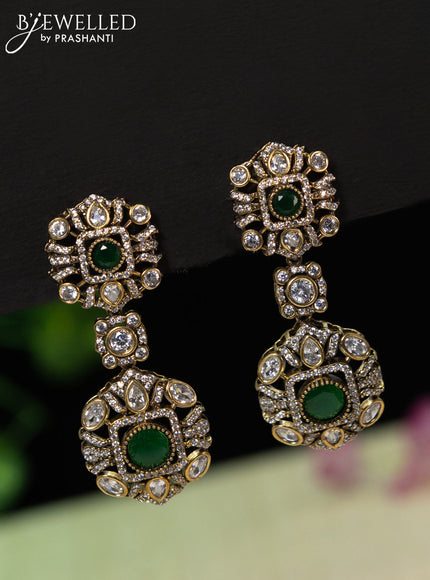 Necklace with emerald and cz stones in victorian finish