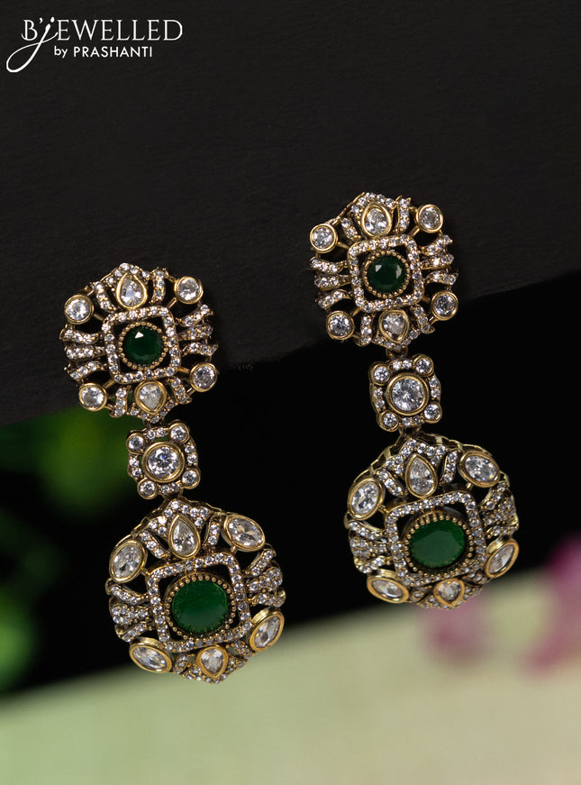 Necklace with emerald and cz stones in victorian finish