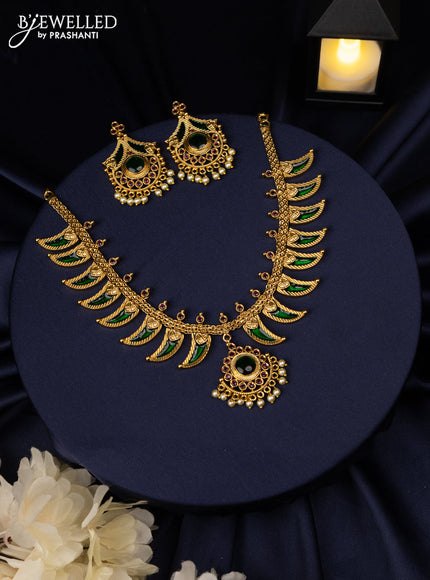 Antique necklace with kemp stones and pearl hangings