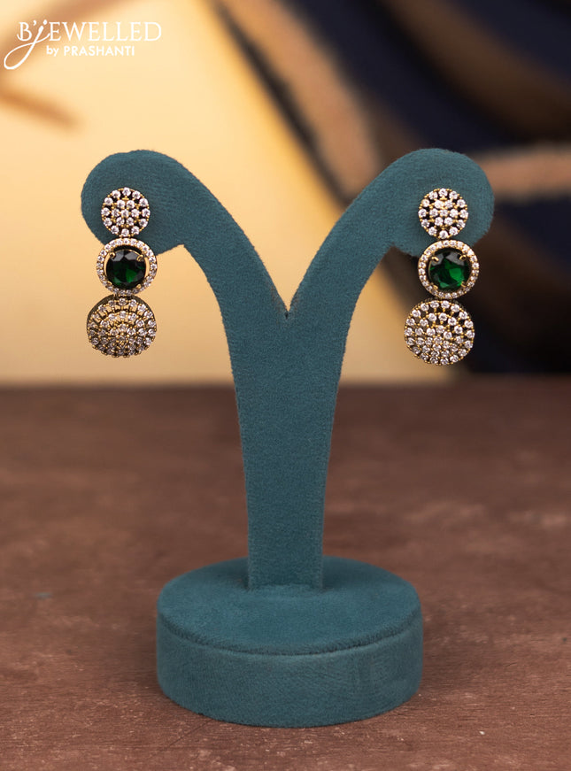 Necklace with emerald and cz stones in victorian finish