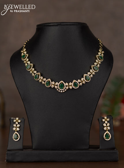 Necklace with emerald and cz stones in victorian finish
