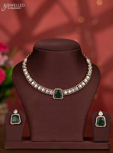 Necklace with emerald and cz stones in victorian finish