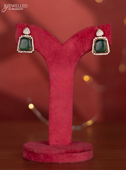 Necklace with emerald and cz stones in victorian finish