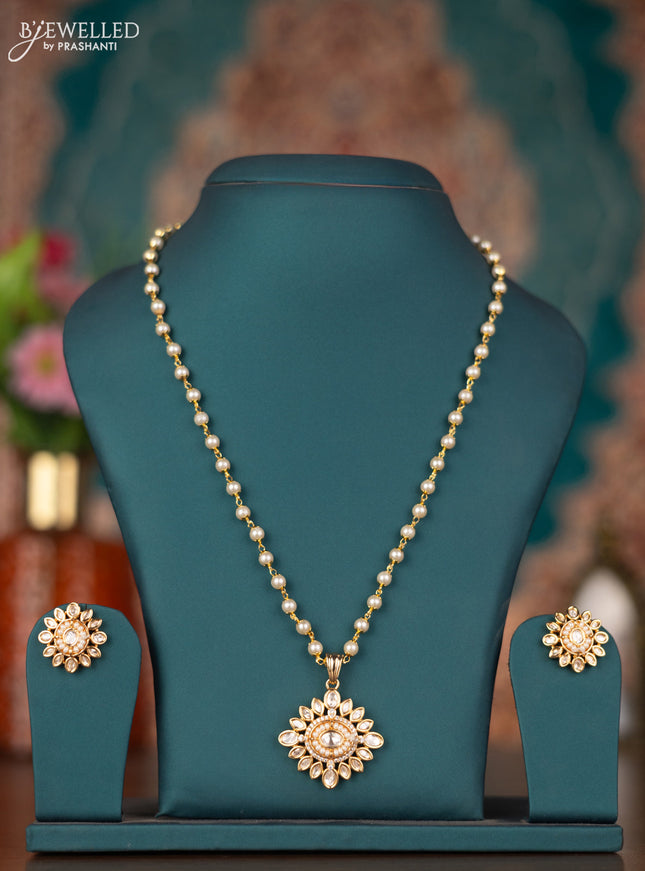 Pearl necklace with white stones pendant and pearls