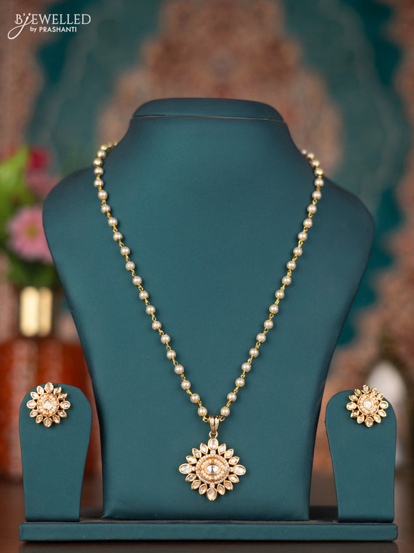 Pearl necklace with white stones pendant and pearls