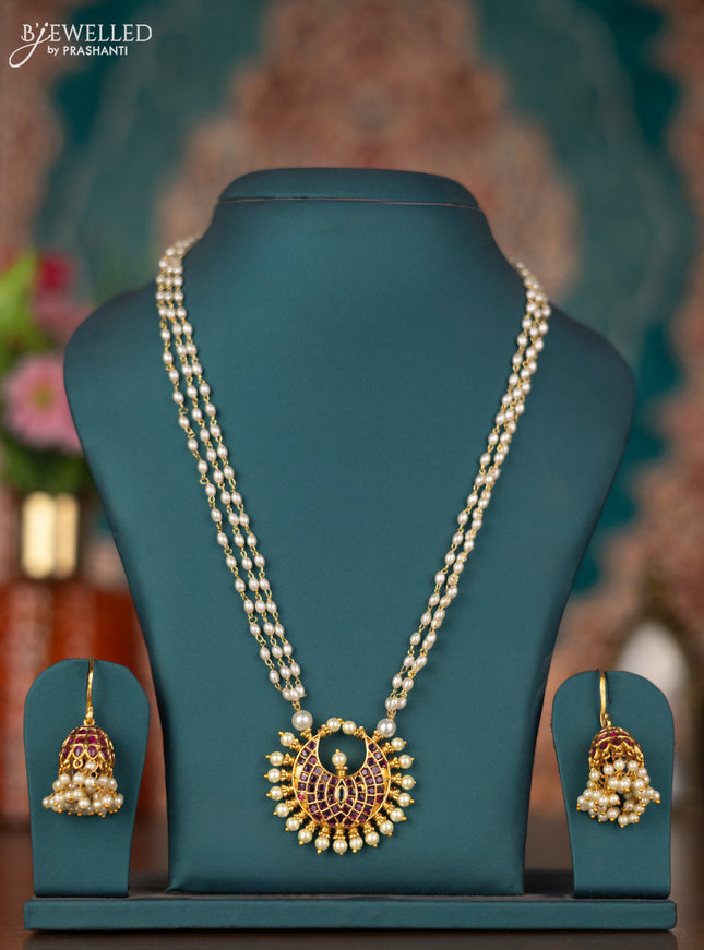 Pearl necklace with kemp stones pendant and pearls