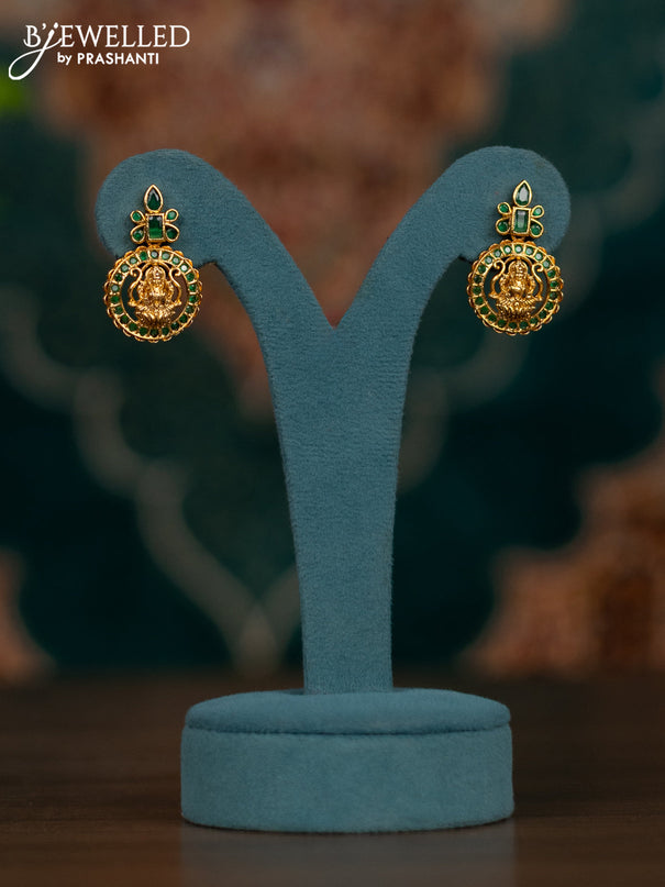 Pearl necklace lakshmi pendant with emerald stones