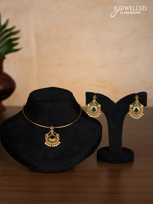 Antique ring type choker with kemp stones and pearl hangings
