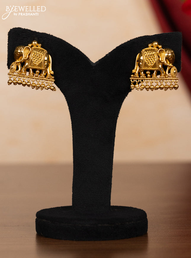 Pearl necklace with elephant pendant and golden beads hangings