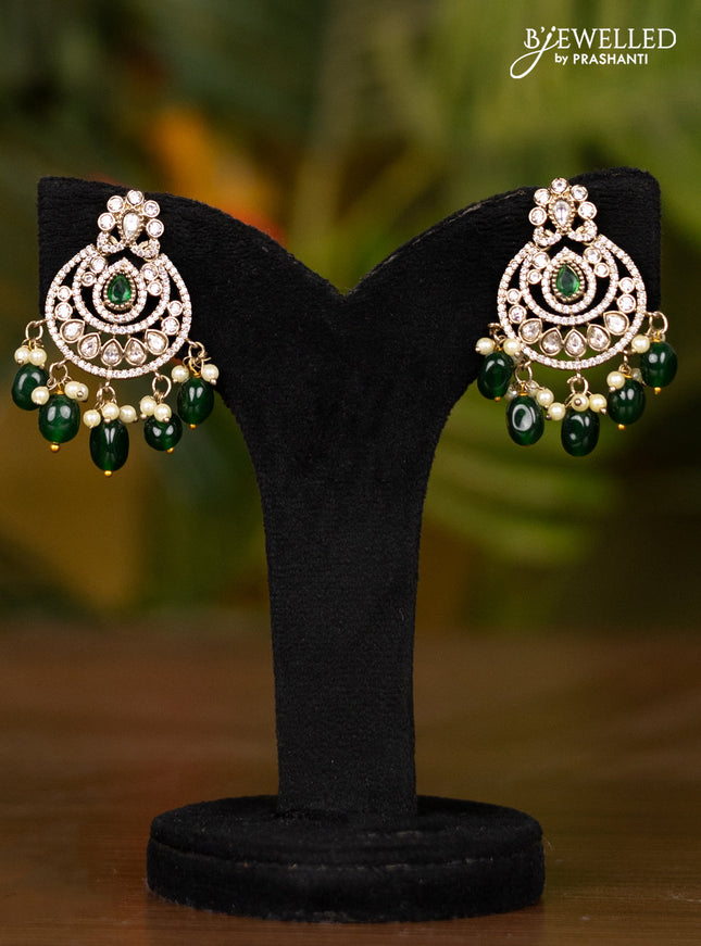 Beaded dark green necklace with pendant in victorian finish