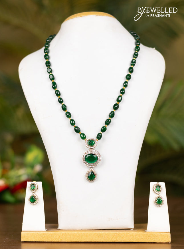 Beaded dark green necklace with pendant in victorian finish