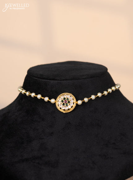 Pearl choker with floral pendant in kemp and white stones