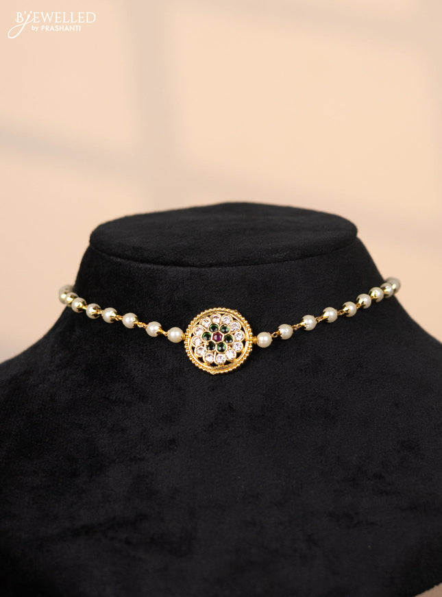 Pearl choker with floral pendant in kemp and white stones