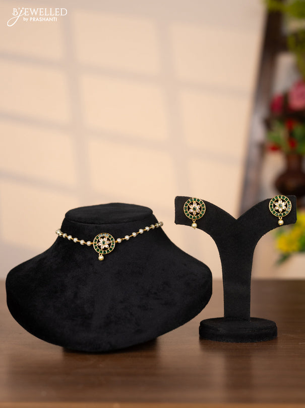 Pearl choker with floral pendant in green stones