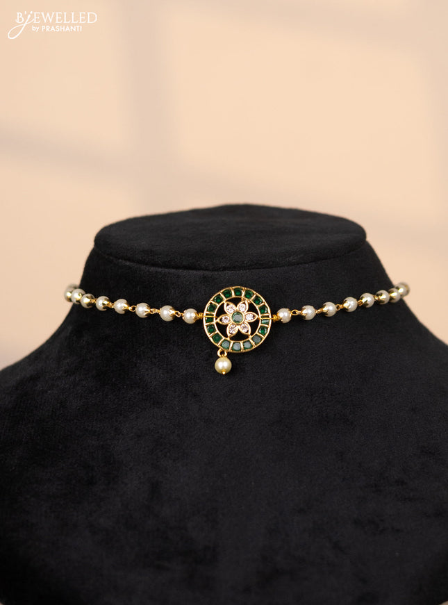 Pearl choker with floral pendant in green stones
