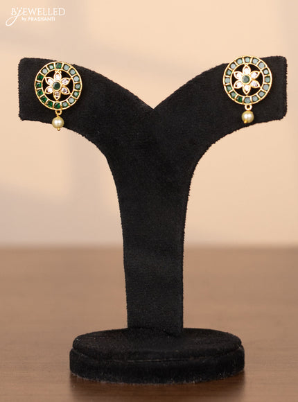 Pearl choker with floral pendant in green stones