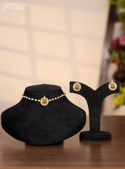 Pearl choker with floral pendant in kemp and white stones