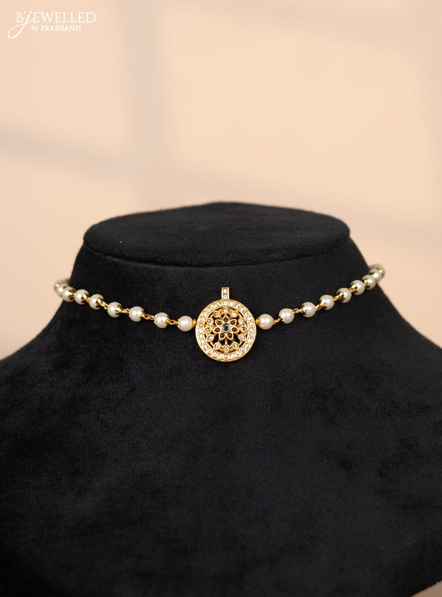 Pearl choker with floral pendant in kemp and white stones