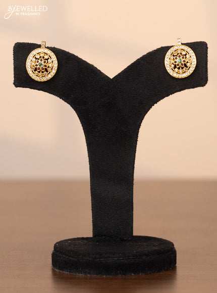 Pearl choker with floral pendant in kemp and white stones