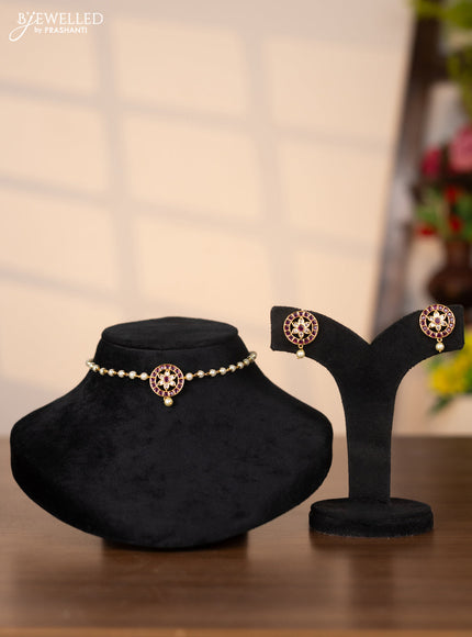 Pearl choker with floral pendant in kemp and white stones