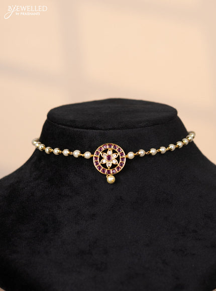 Pearl choker with floral pendant in kemp and white stones