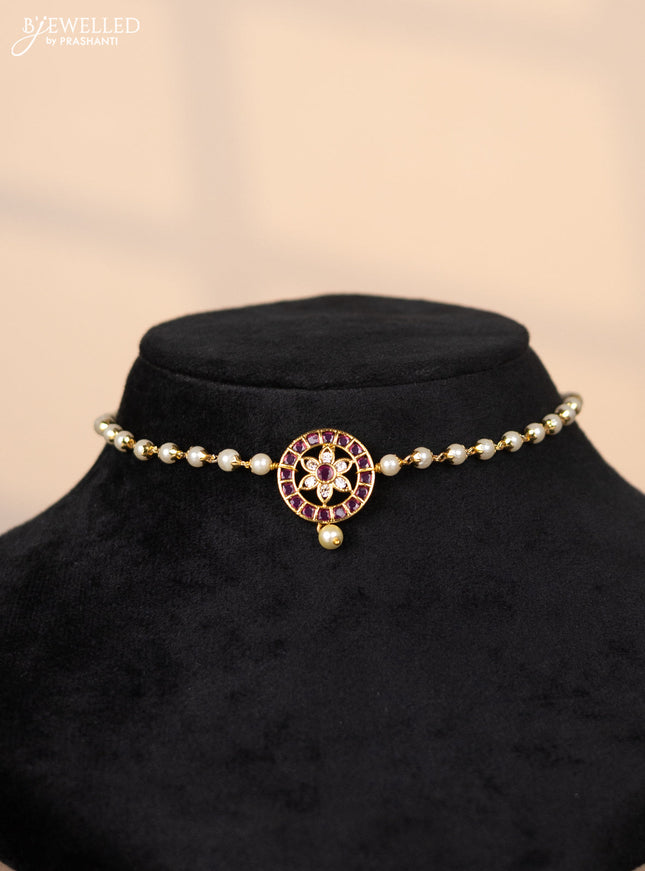 Pearl choker with floral pendant in kemp and white stones
