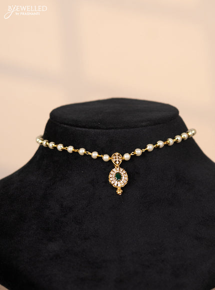 Pearl choker with pendant in green and white stones