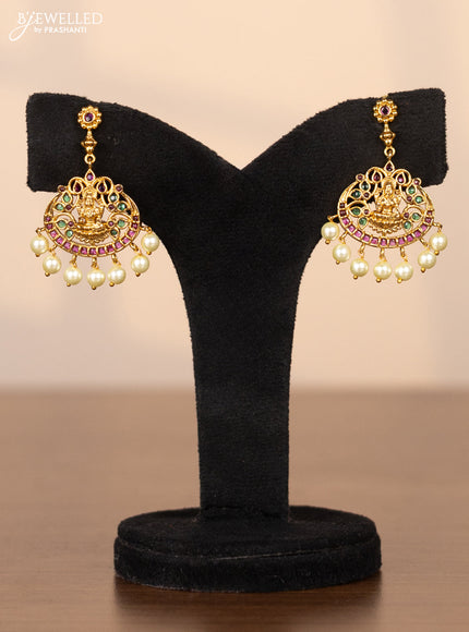 Pearl choker with lakshmi pendant in green and kemp stones
