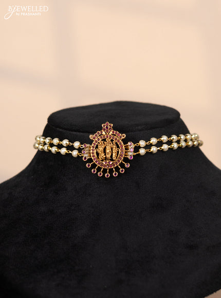 Pearl choker with ramparivar pendant in kemp stones
