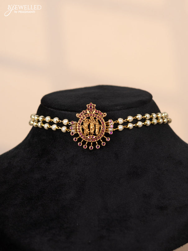 Pearl choker with ramparivar pendant in kemp stones
