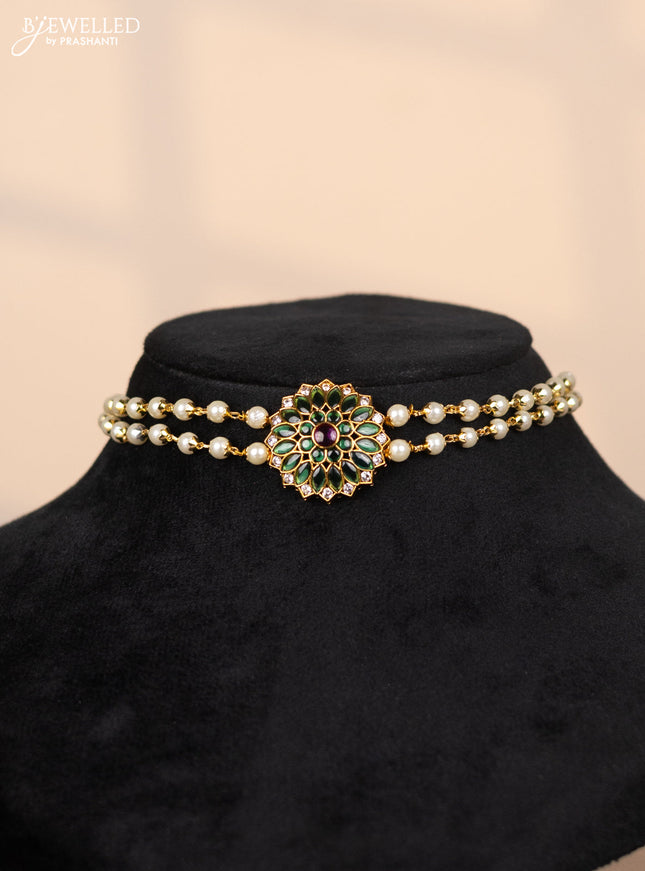 Pearl choker with floral pendant in green stones