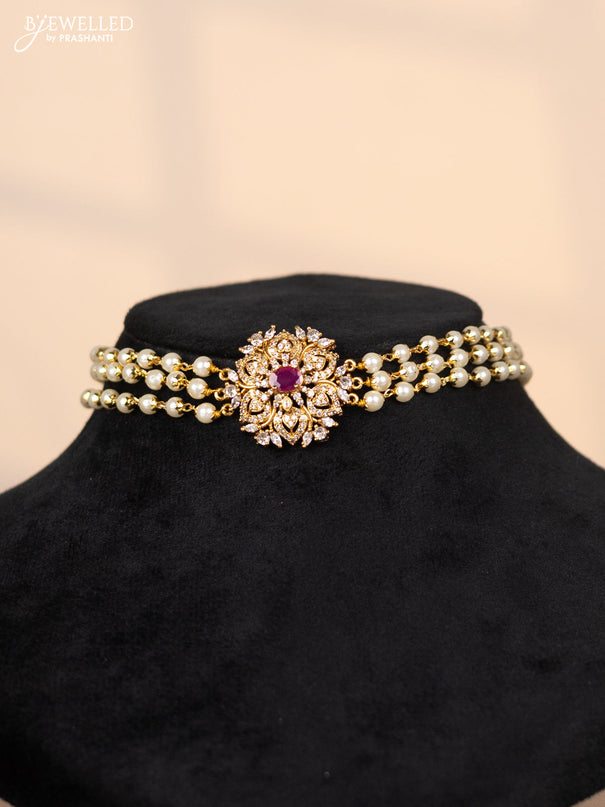Pearl choker with pendant in white and red stones
