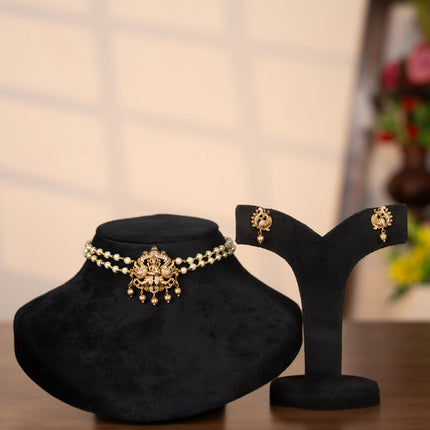 Collection image for: Pearl Choker