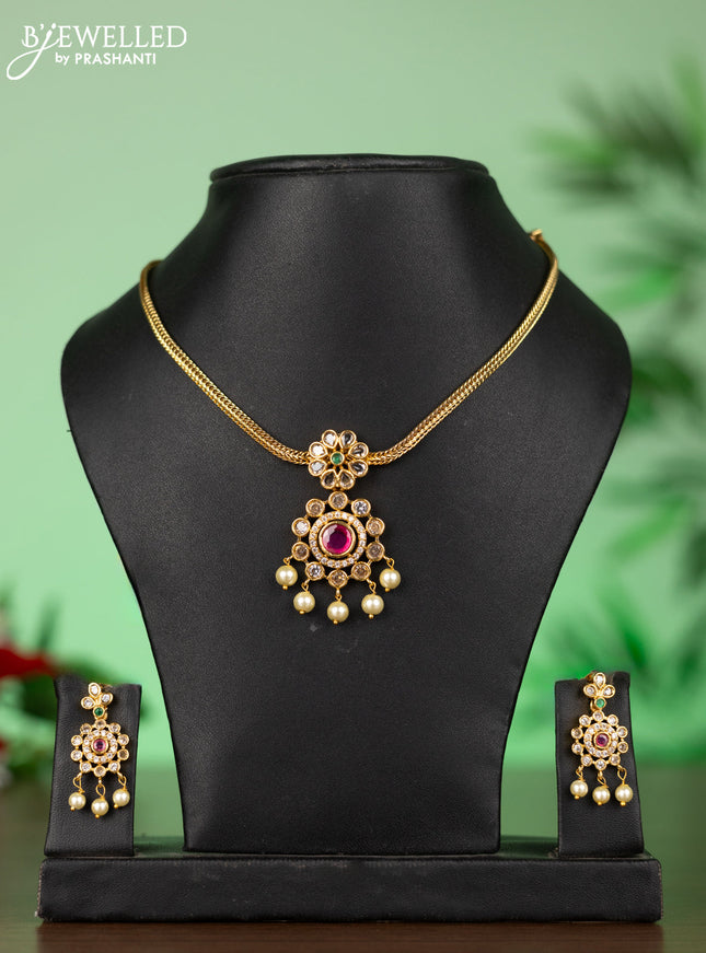 Attigai necklace with circle pendant in kemp,green stones and pearl hangings