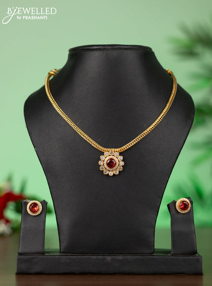 Attigai necklace with round pendant in red and white stones