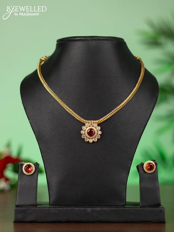 Attigai necklace with round pendant in red and white stones
